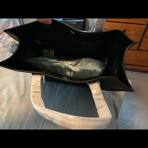 Black New Michael Kors bag - Picture 3 of 6